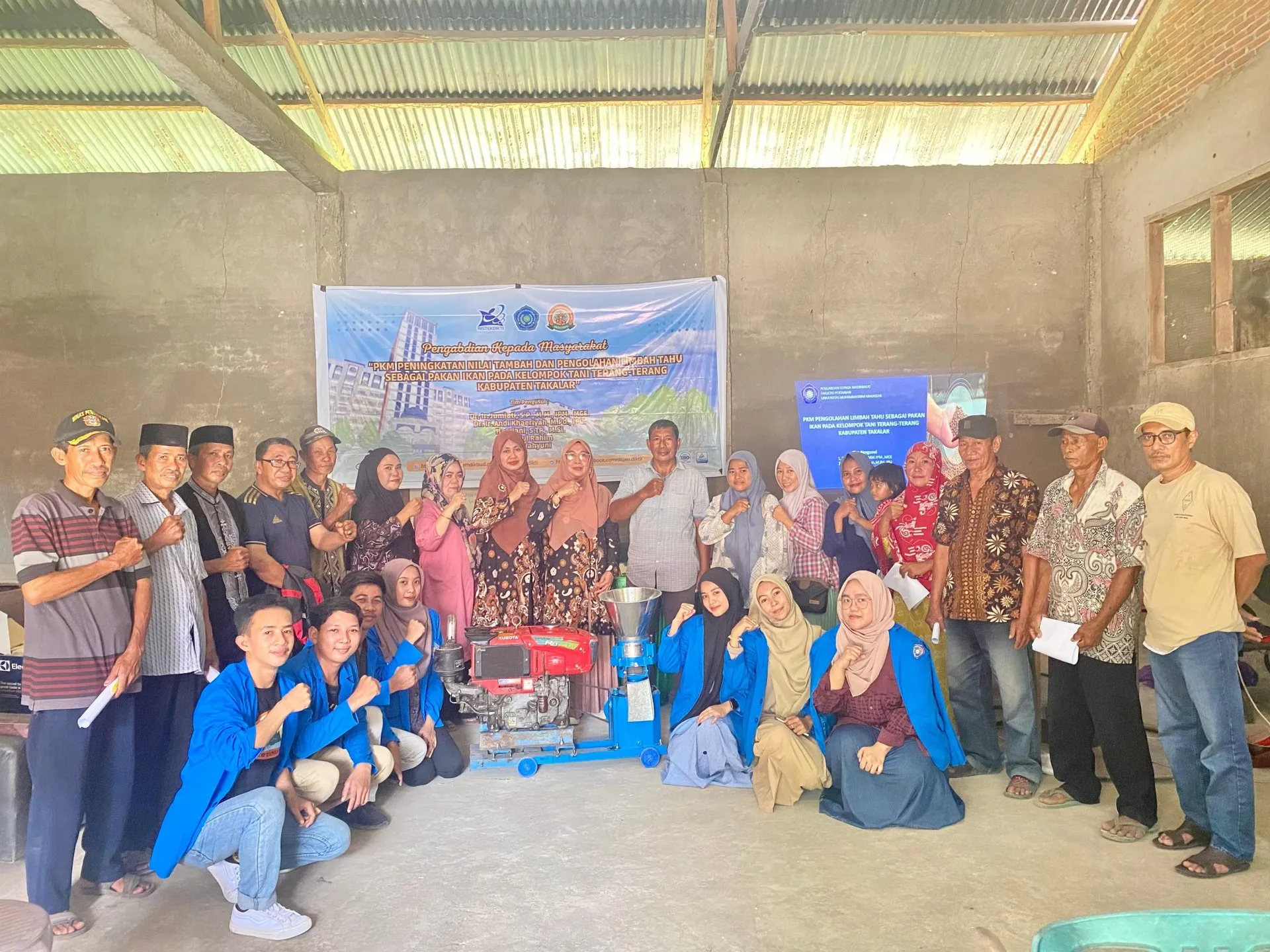 Hibah Kemdikbudristek, Tim PKM Unismuh Gelar Penyuluhan Budidaya dan Pelet Ikan di Takalar
