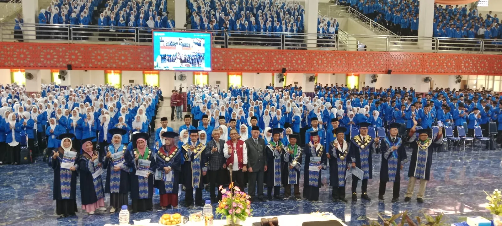 Unismuh Makassar Kukuhkan 3311 Mahasiswa Baru dalam Rapat Senat Terbuka Luar Biasa