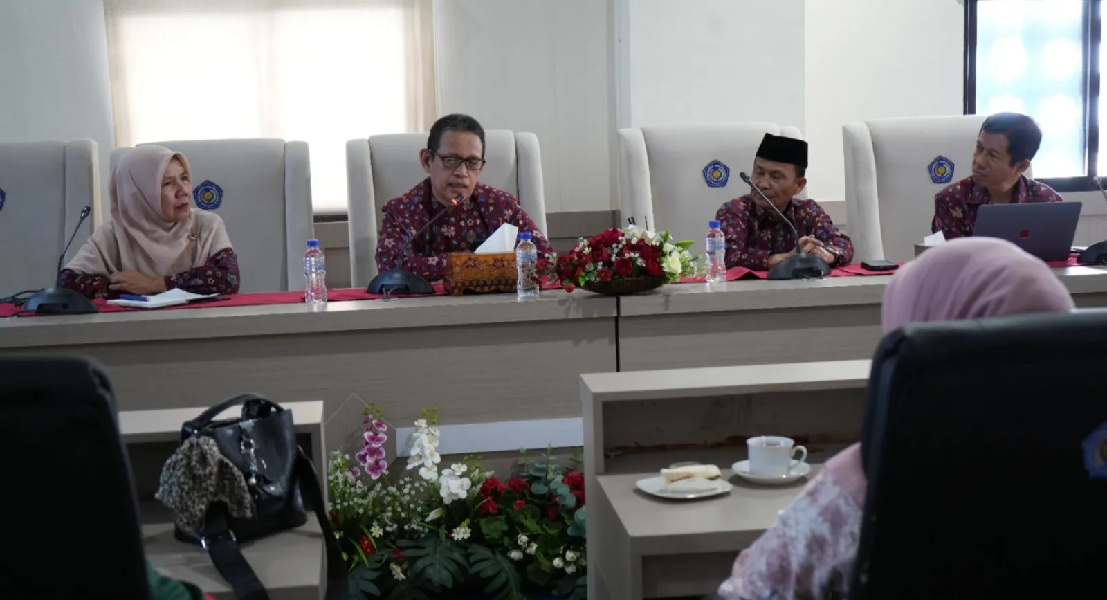 Rektor Unismuh Makassar Lepas Dosen dan Karyawan Calon Haji 2025