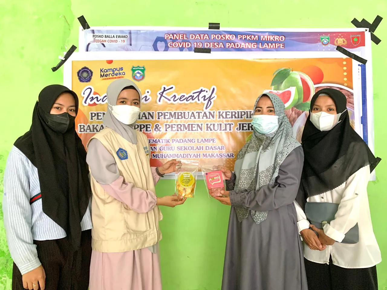 Mahasiswa PGSD Unismuh Latih Warga Desa Manfaatkan Kulit Jeruk Jadi Permen