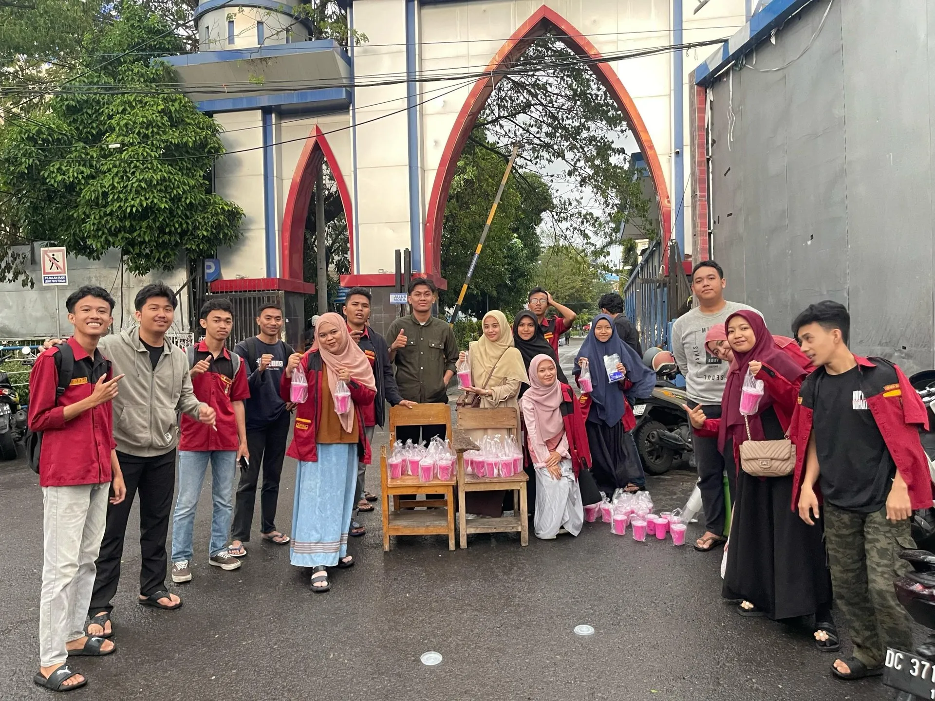 Aksi Sosial Pikom IMM Faperta Unismuh; Berbagi Takjil di Bulan Ramadhan