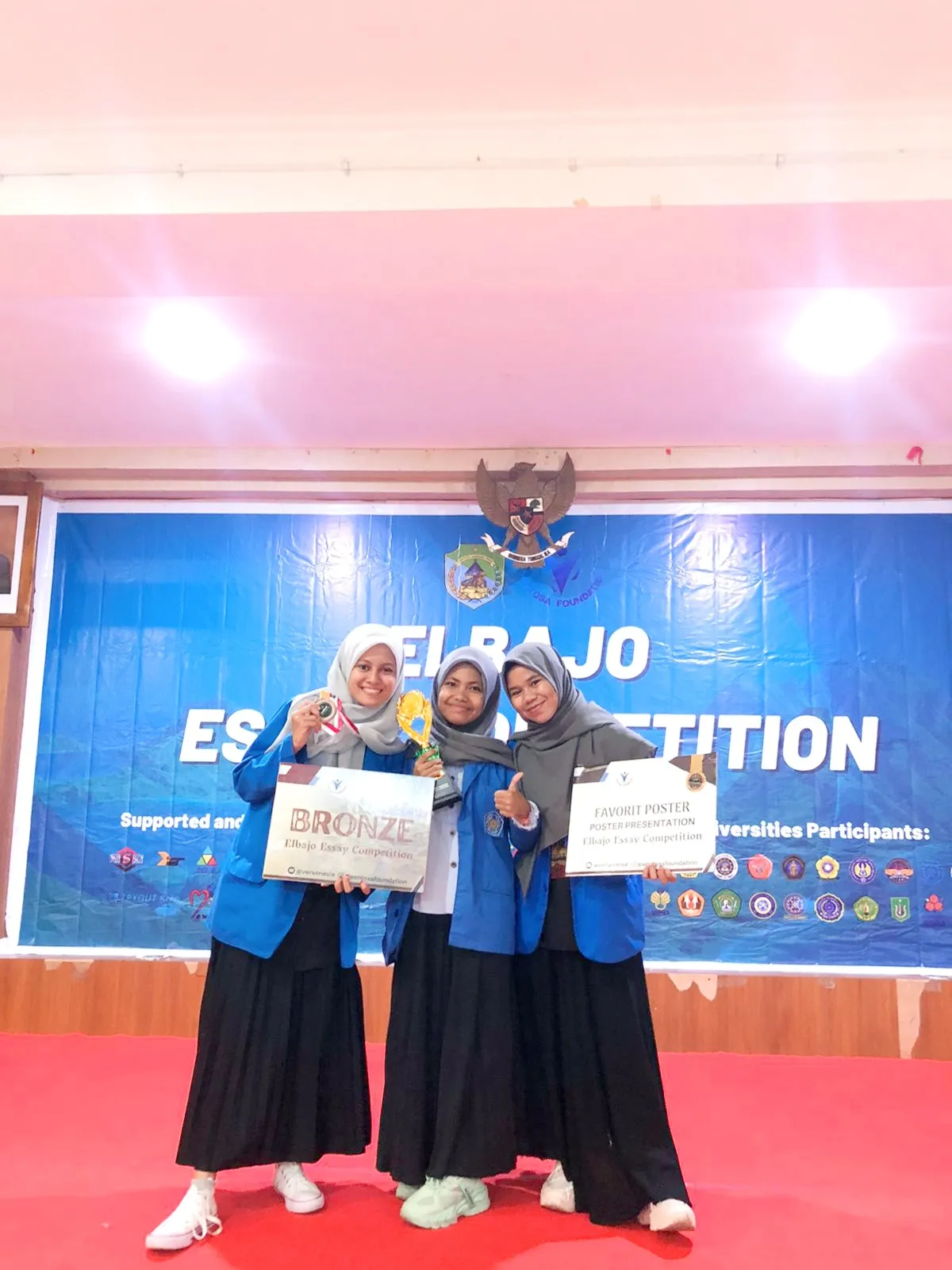 Mahasiswa Unismuh Raih Juara Lomba Poster dalam El Bajo Competition