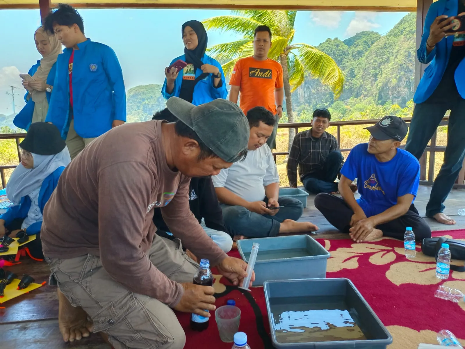 Tim Dosen Unismuh Makassar Gelar Pelatihan Budidaya Tanaman Hidroponik di Desa Binaan